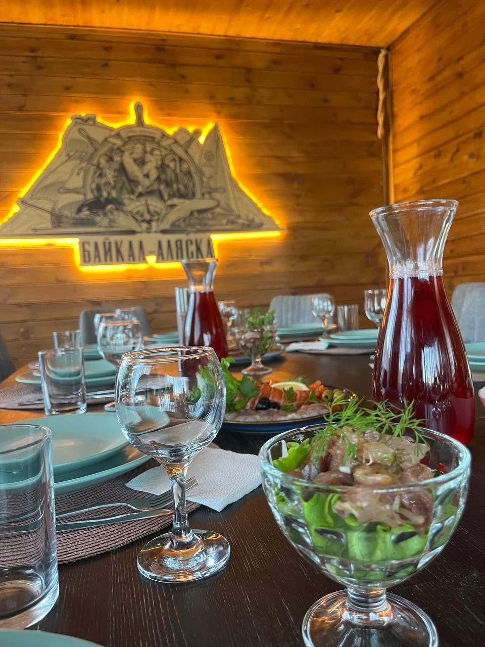 Сервировка и блюда Кают-компании